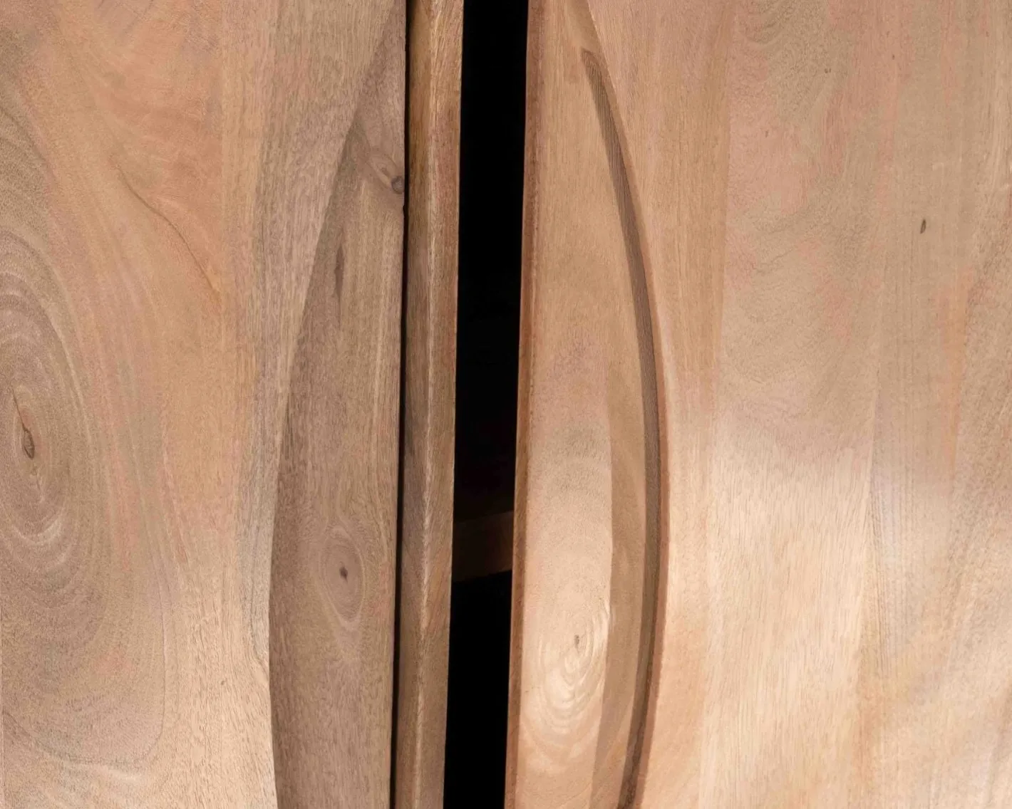 Sale Bahut contemporain en manguier massif 2 portes avec poignées intégrées arc de cercle "Cabure" Buffet Et Bahut