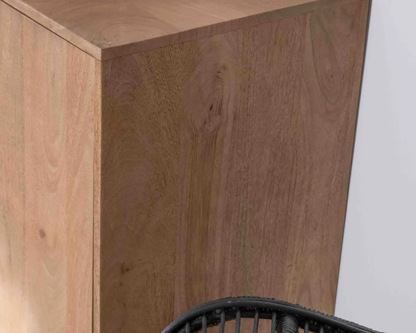 Sale Bahut contemporain en manguier massif 2 portes avec poignées intégrées arc de cercle "Cabure" Buffet Et Bahut