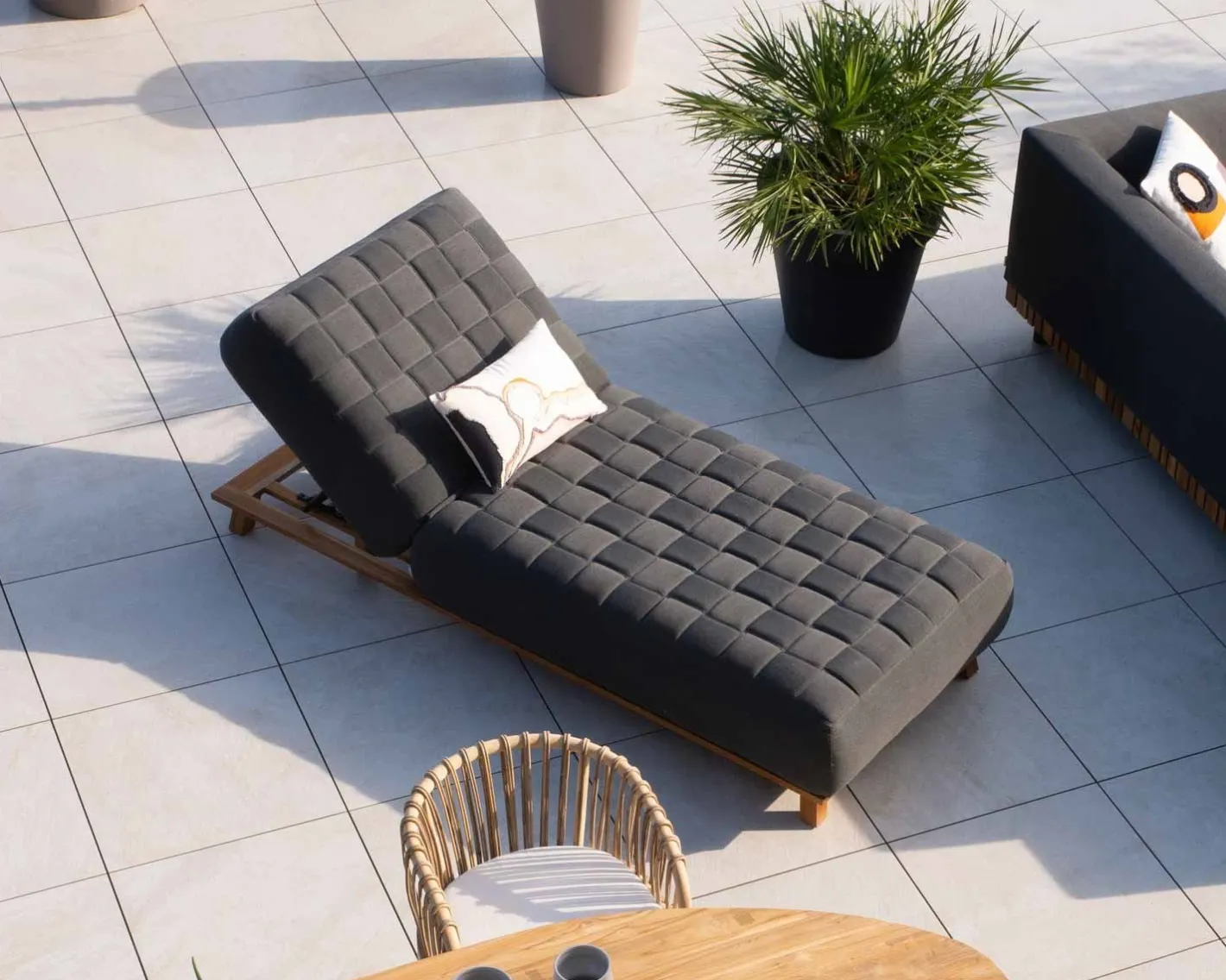 New Bain de soleil design tissu Sunbrella gris foncé et teck "Lombok" Bain De Soleil