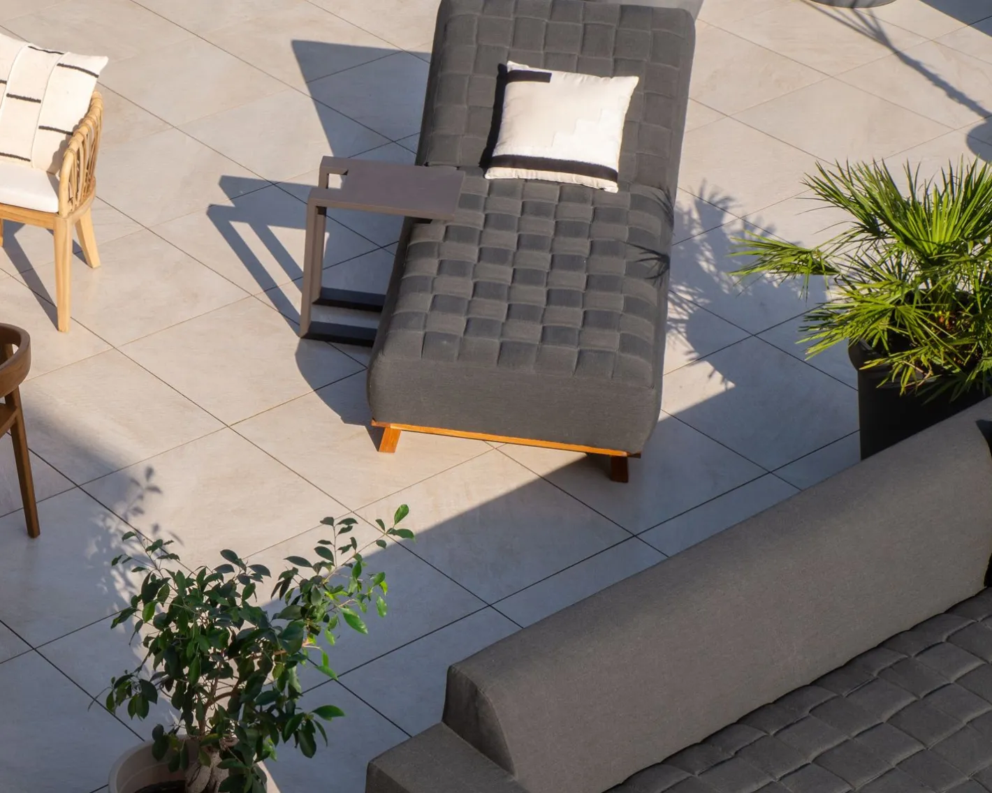 New Bain de soleil design tissu Sunbrella gris foncé et teck "Lombok" Bain De Soleil