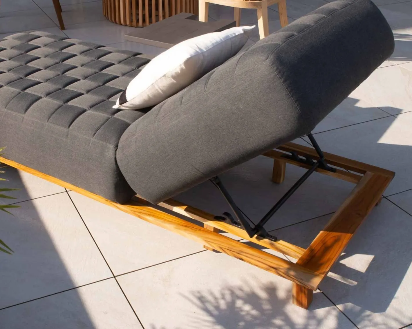 New Bain de soleil design tissu Sunbrella gris foncé et teck "Lombok" Bain De Soleil