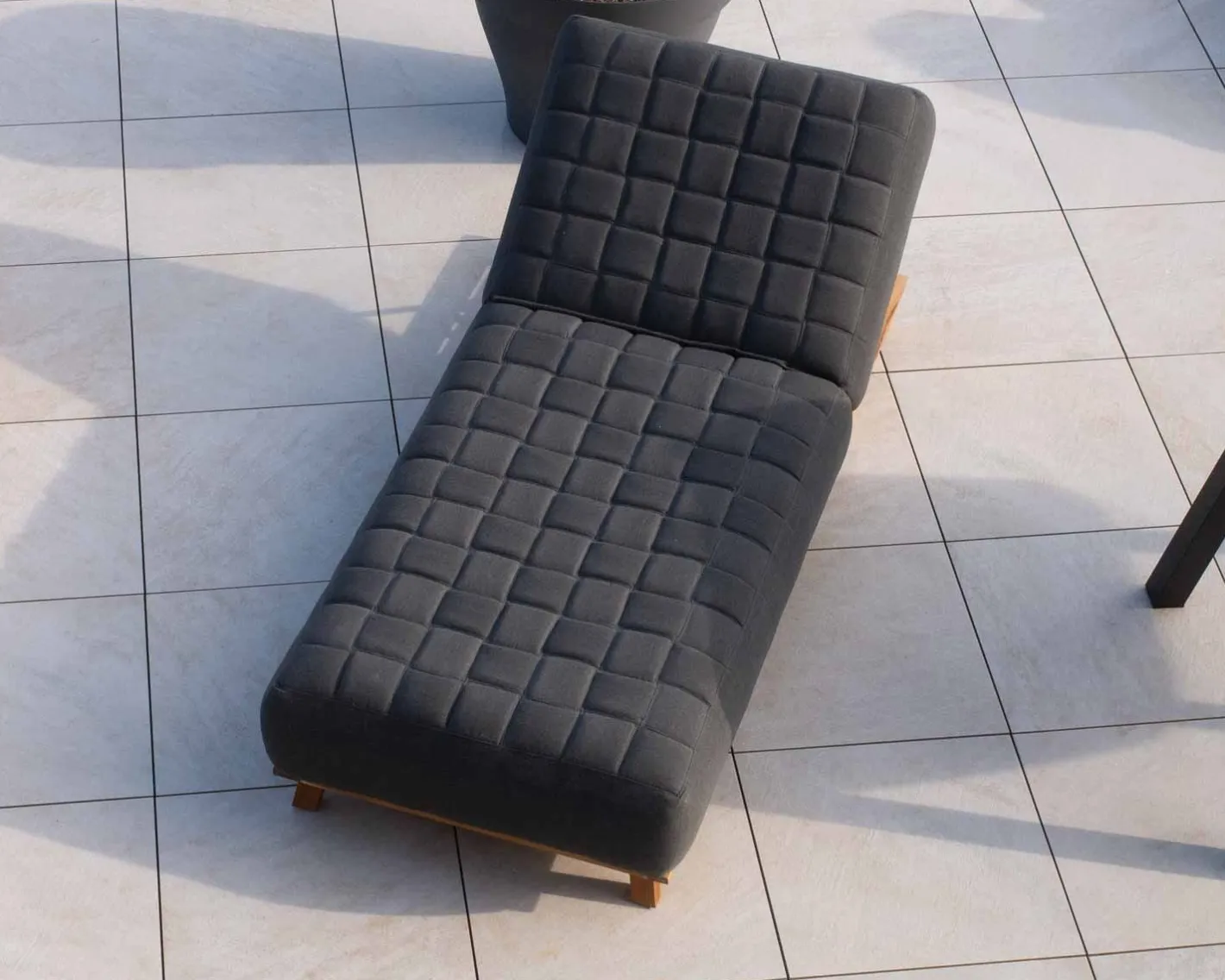 New Bain de soleil design tissu Sunbrella gris foncé et teck "Lombok" Bain De Soleil