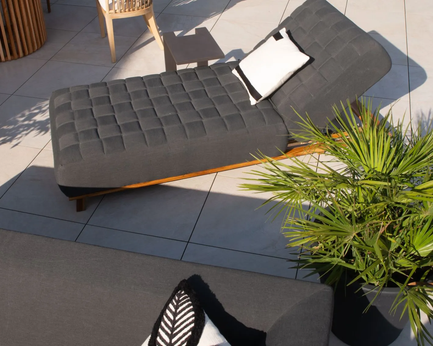 New Bain de soleil design tissu Sunbrella gris foncé et teck "Lombok" Bain De Soleil