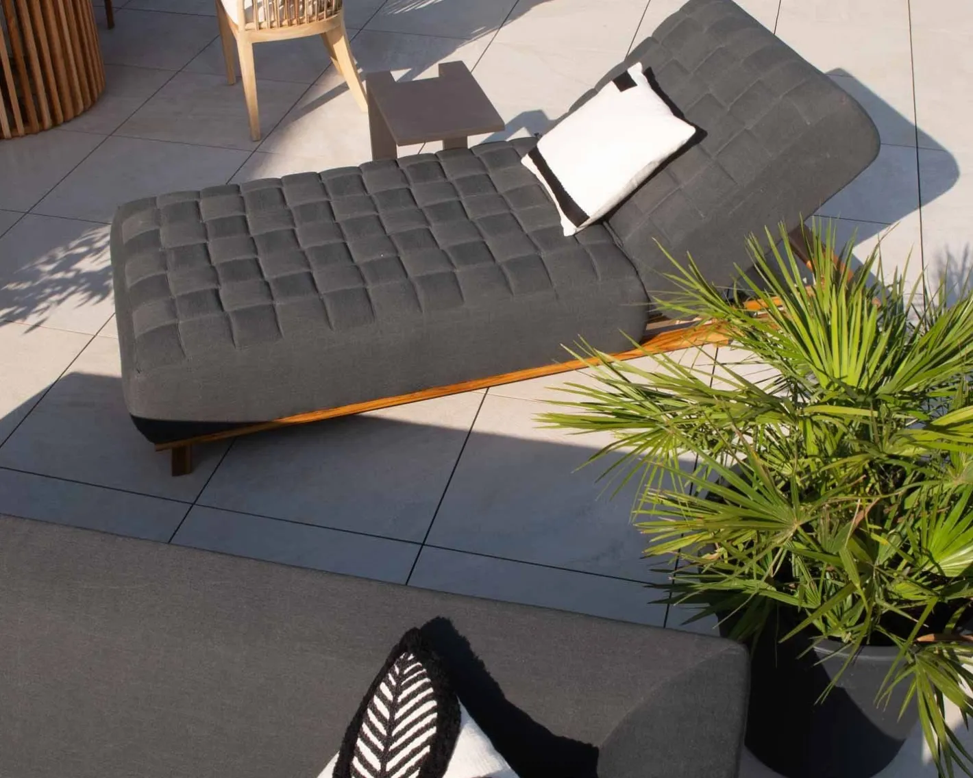 New Bain de soleil design tissu Sunbrella gris foncé et teck "Lombok" Bain De Soleil