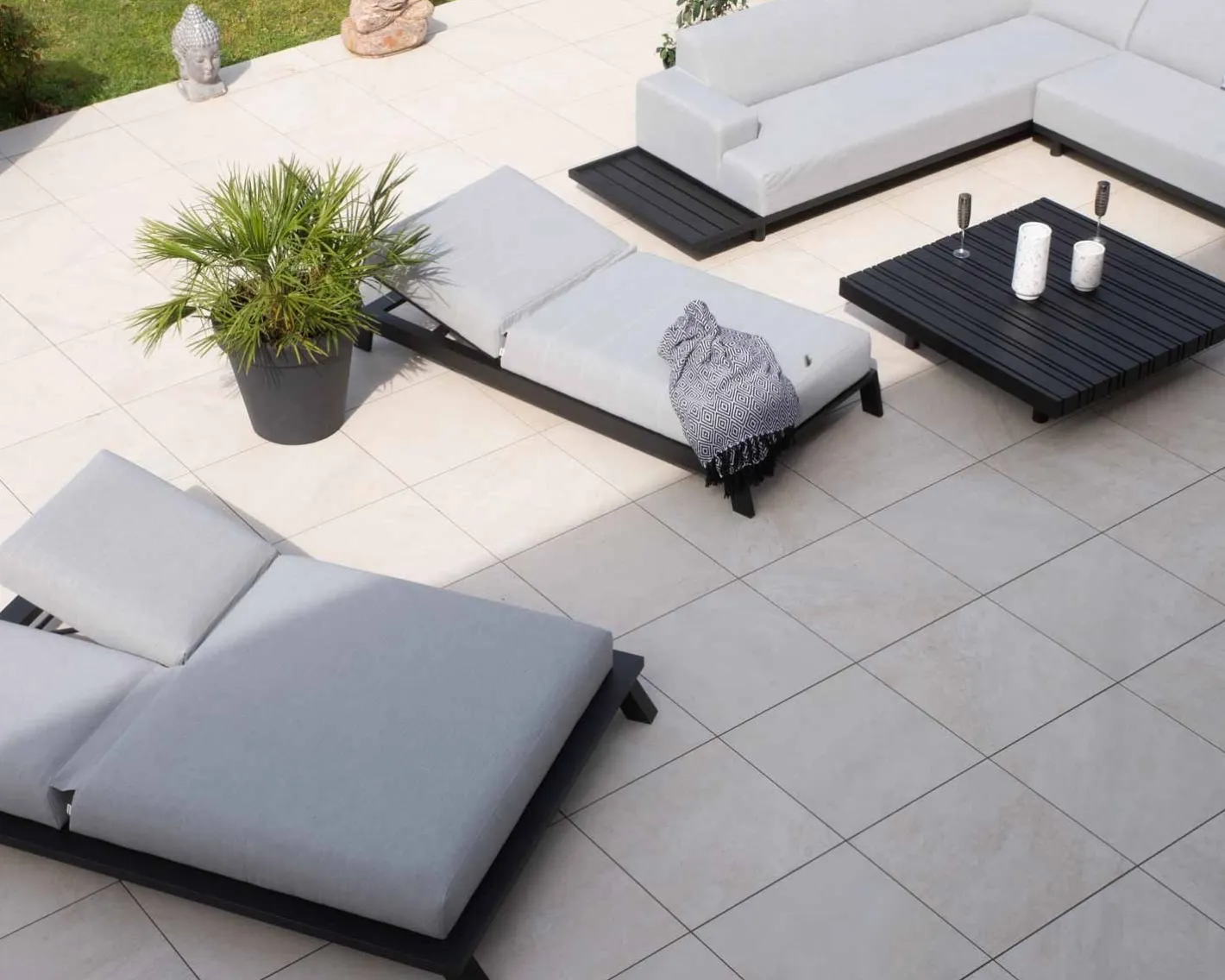 Online Bain de soleil double tissu Sunbrella gris clair structure aluminium noire "Nusa Pedina" Bain De Soleil