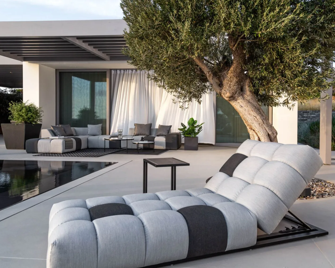 New Bain de soleil en tissu Sunbrella gris clair et foncé "Lazy Beach" Bain De Soleil