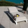 Outlet Bain de soleil haut de gamme en tissu écru et structure aluminium blanche "Nusa Pedina" Bain De Soleil