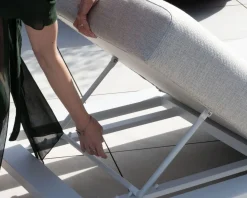 Outlet Bain de soleil haut de gamme en tissu écru et structure aluminium blanche "Nusa Pedina" Bain De Soleil