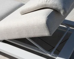 Outlet Bain de soleil haut de gamme en tissu écru et structure aluminium blanche