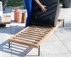 Bain de soleil matelassé chic & contemporain en teck, aluminium et tissu gris foncé "Hélios" Bain De Soleil