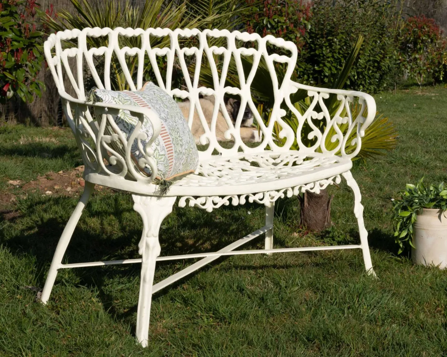 Banc de jardin esprit rétro en fonte esprit fer forgé blanc vieilli "Gardénia" 1m Décoration