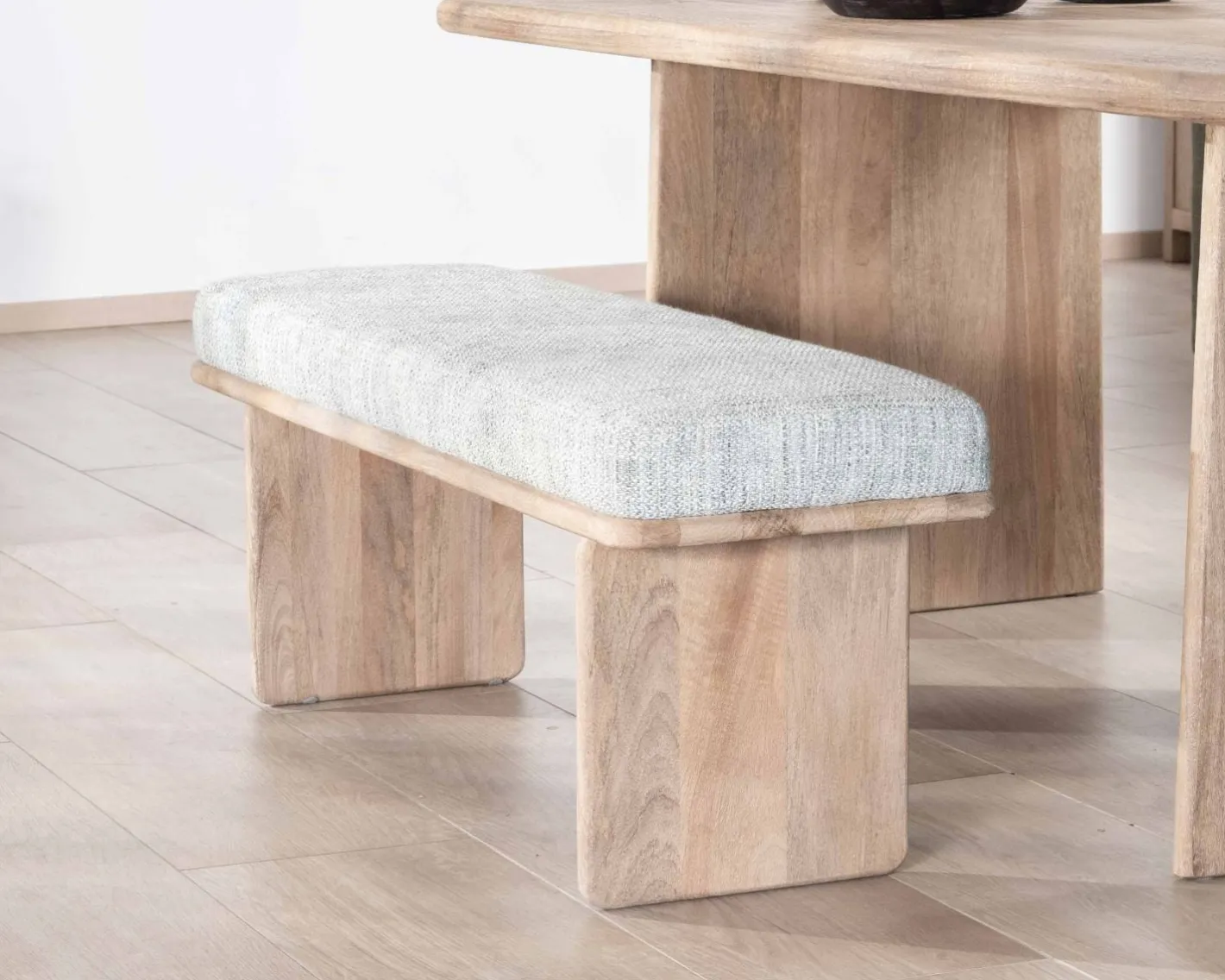 Sale Banc élégant et confortable 120cm en manguier et assise rembourrée tissu gris chiné "Maestro" Banc