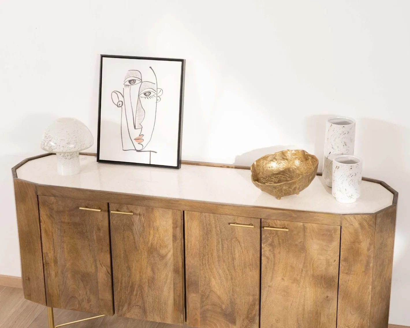 Sale Buffet arrondi avec plateau en terrazzo blanc et pieds métal doré "Bruges" Buffet Et Bahut