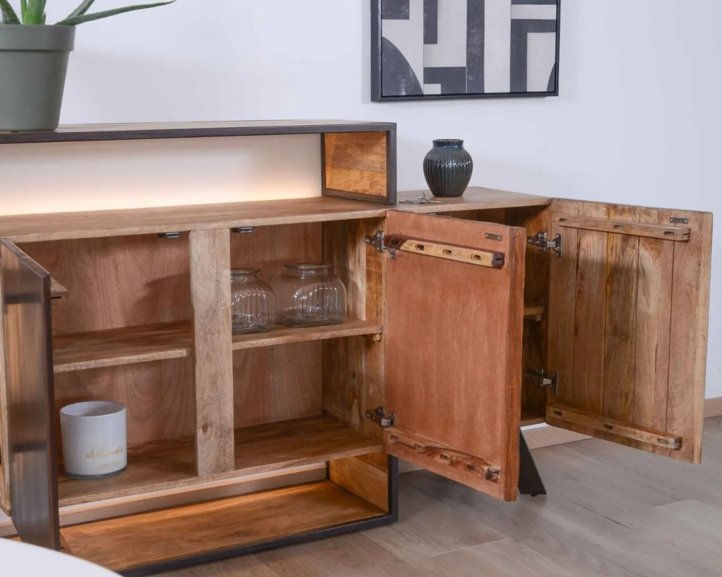 Hot Buffet design bois massif avec LED et décor métal et ciment "Mezzo" Buffet Et Bahut