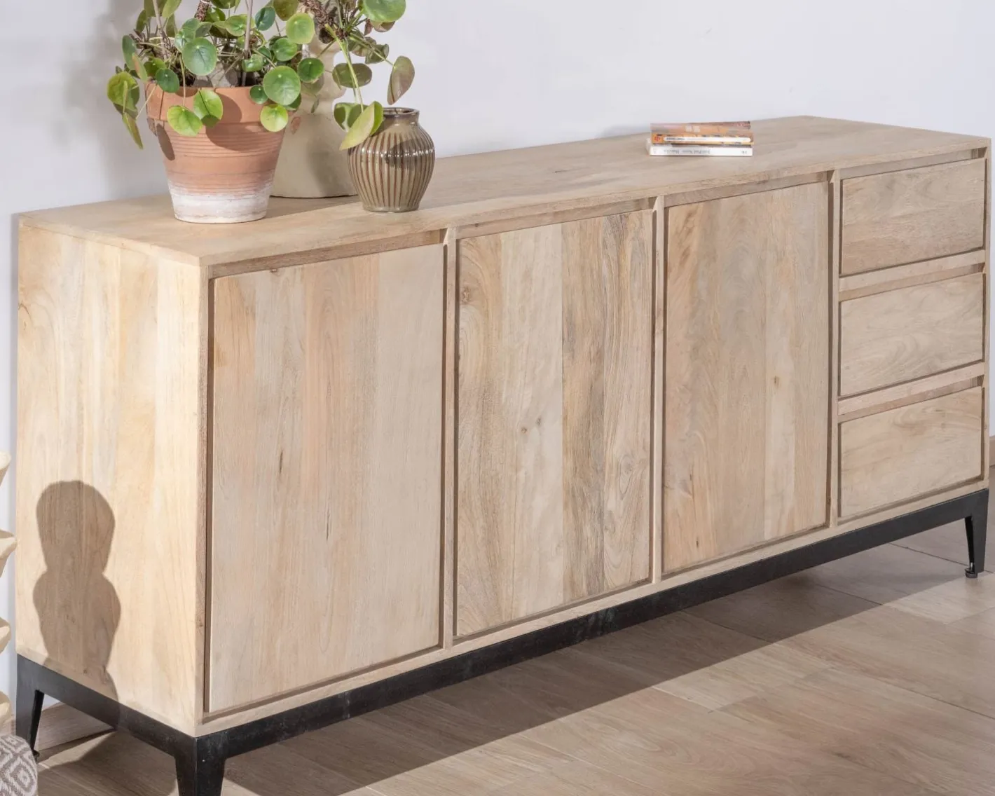 Online Buffet épuré en manguier massif 180 cm 3 portes et tiroirs "Gola" Buffet Et Bahut