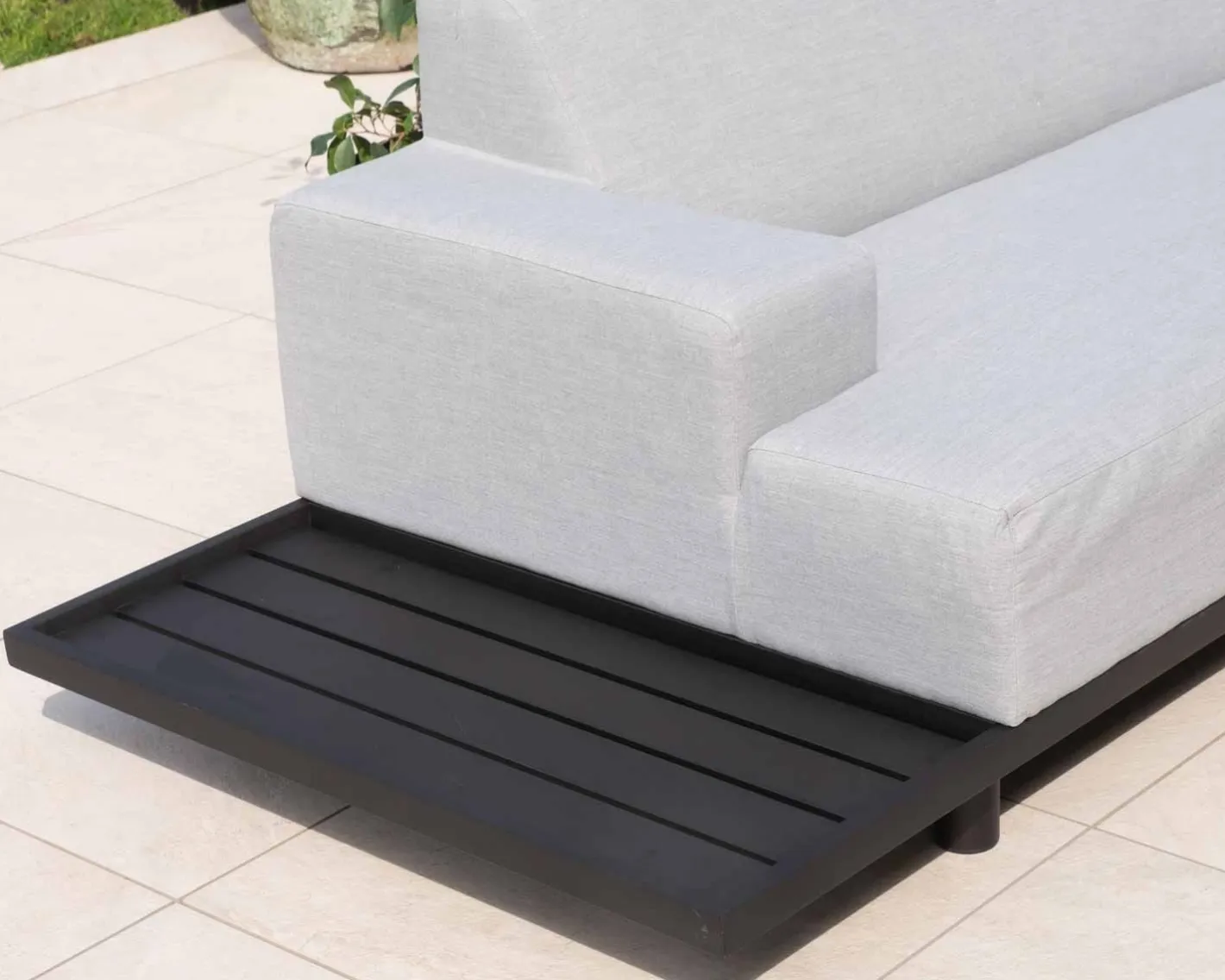 Canapé d'extérieur retour droit gris clair sans surpiqure structure aluminium noire "Sumbawa" Canapé De Jardin