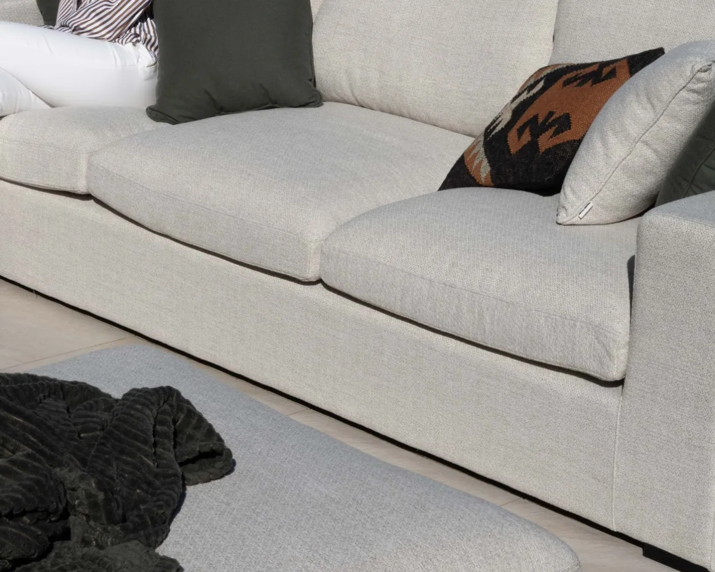 New Canapé d'extérieur ultra confort avec ottoman en tissu écru chiné "Toliara" avec coussins décos kaki Canapé De Jardin