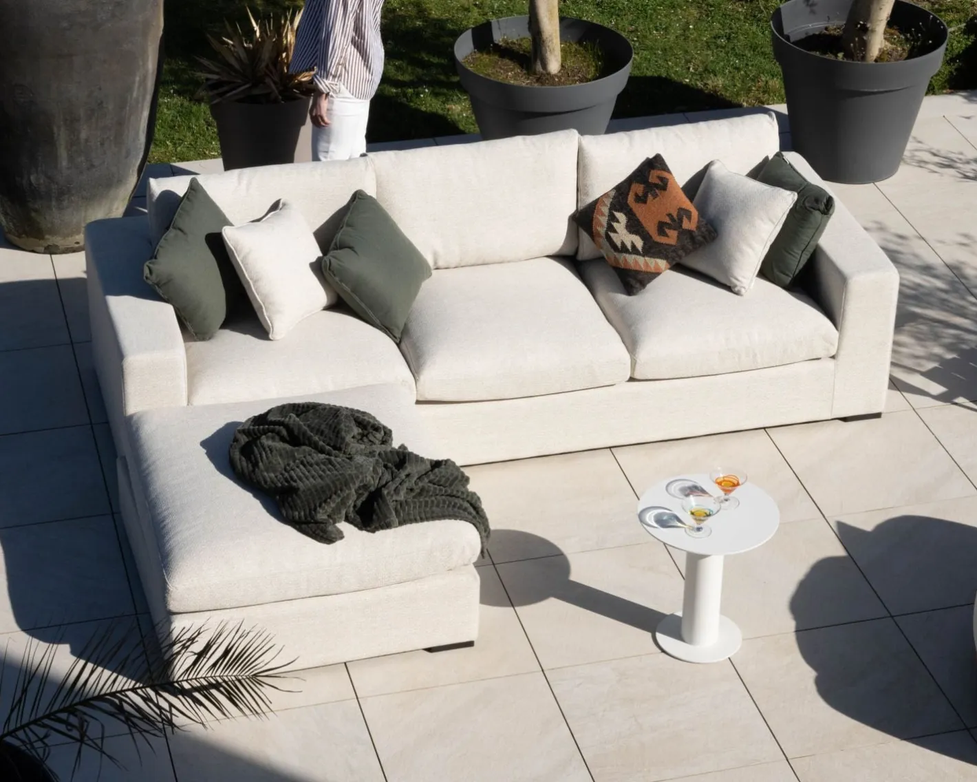 New Canapé d'extérieur ultra confort avec ottoman en tissu écru chiné "Toliara" avec coussins décos kaki Canapé De Jardin