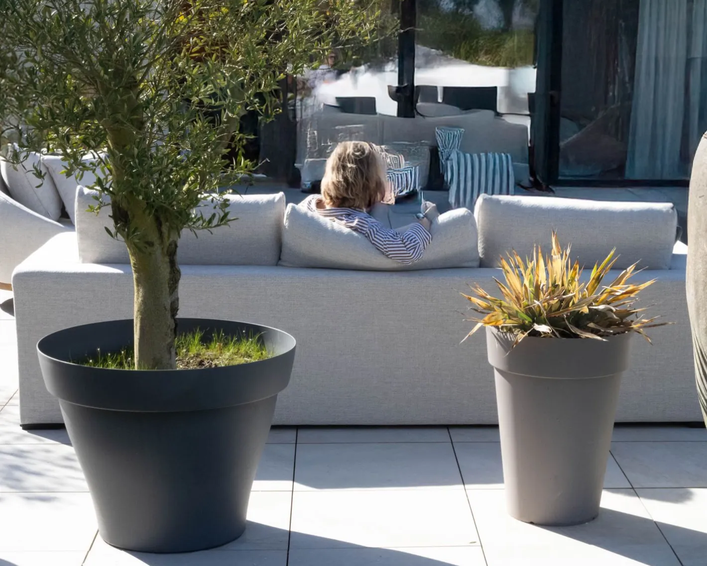 New Canapé d'extérieur ultra confort en tissu beige chiné et coussins décos "Toliara" avec module ottoman Canapé De Jardin