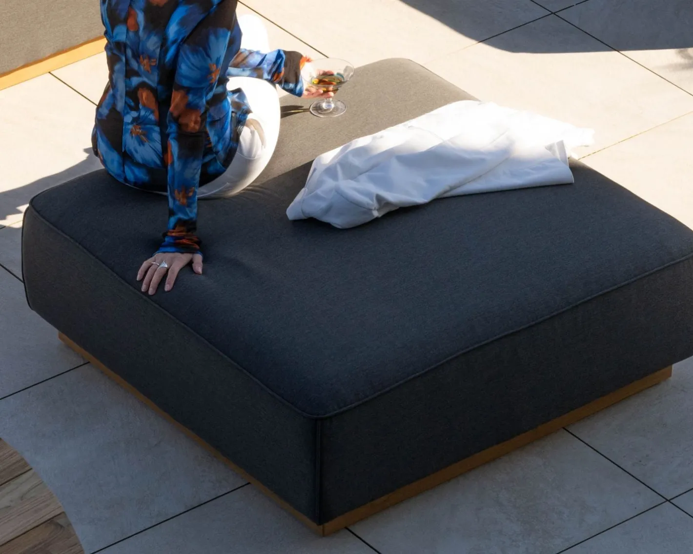 Best Canapé modulaire d'extérieur en teck et tissu anthracite "Armando" en angle avec ottoman Canapé De Jardin