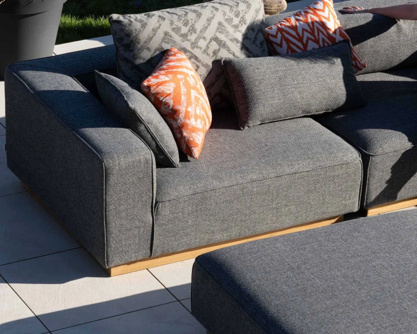 Outlet Canapé modulaire d'extérieur en teck et tissu gris chiné "Armando" en angle avec ottoman Salon De Jardin