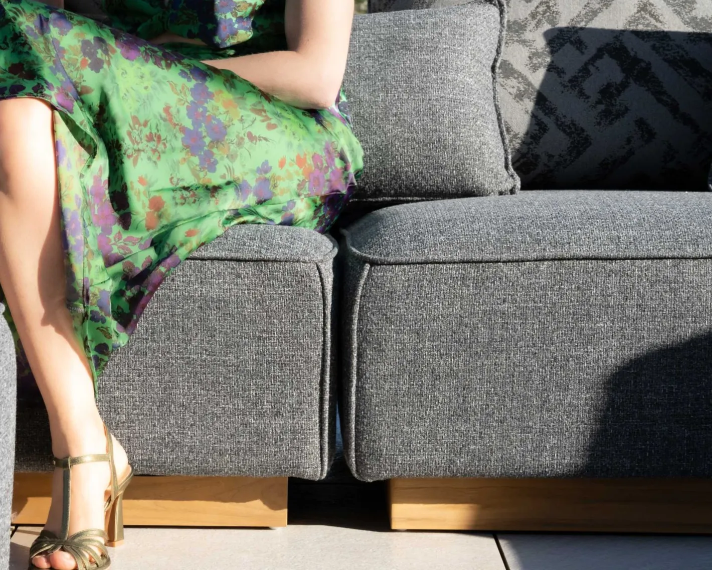 Outlet Canapé modulaire d'extérieur en teck et tissu gris chiné "Armando" en angle avec ottoman Salon De Jardin