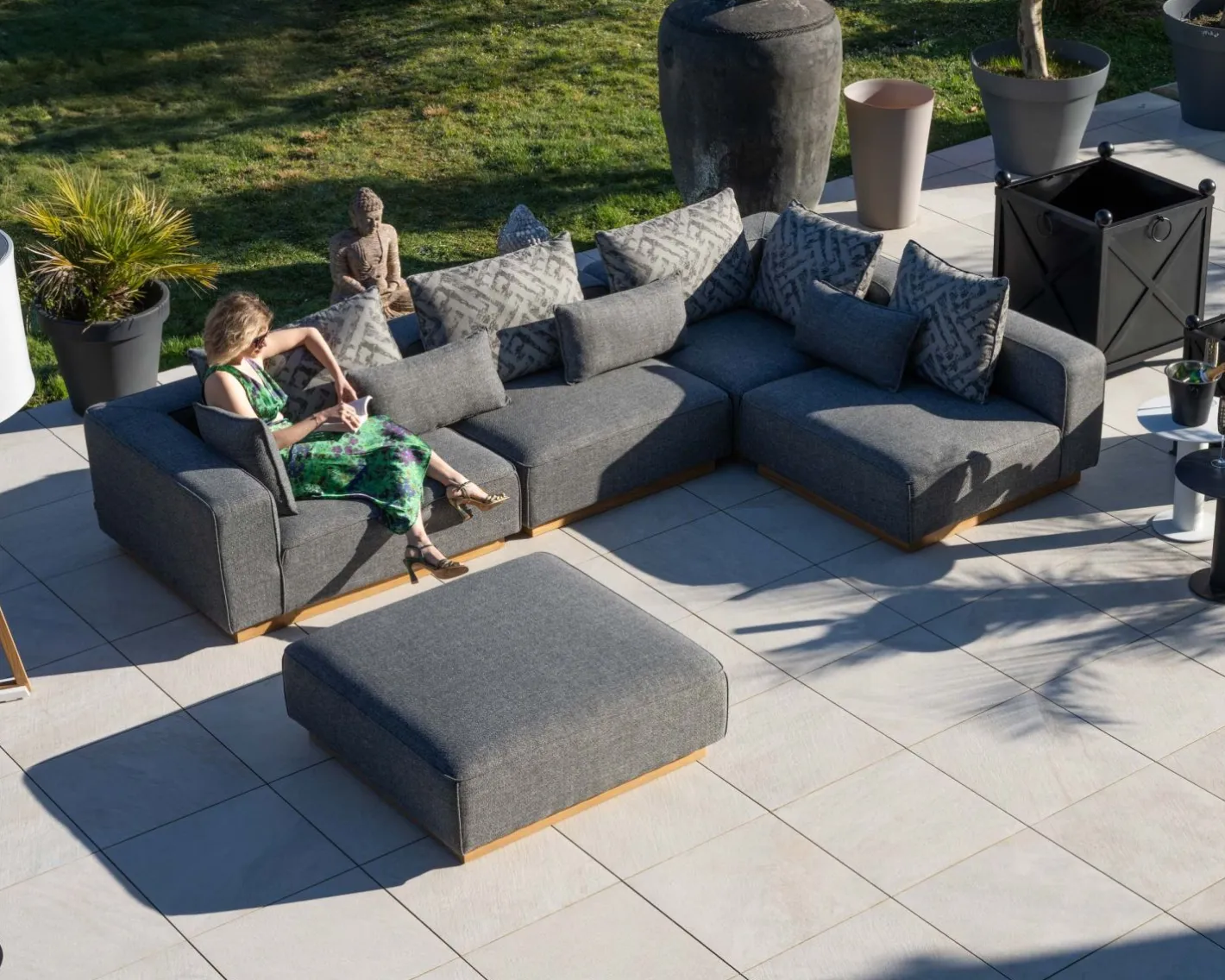 Outlet Canapé modulaire d'extérieur en teck et tissu gris chiné "Armando" en angle avec ottoman Salon De Jardin
