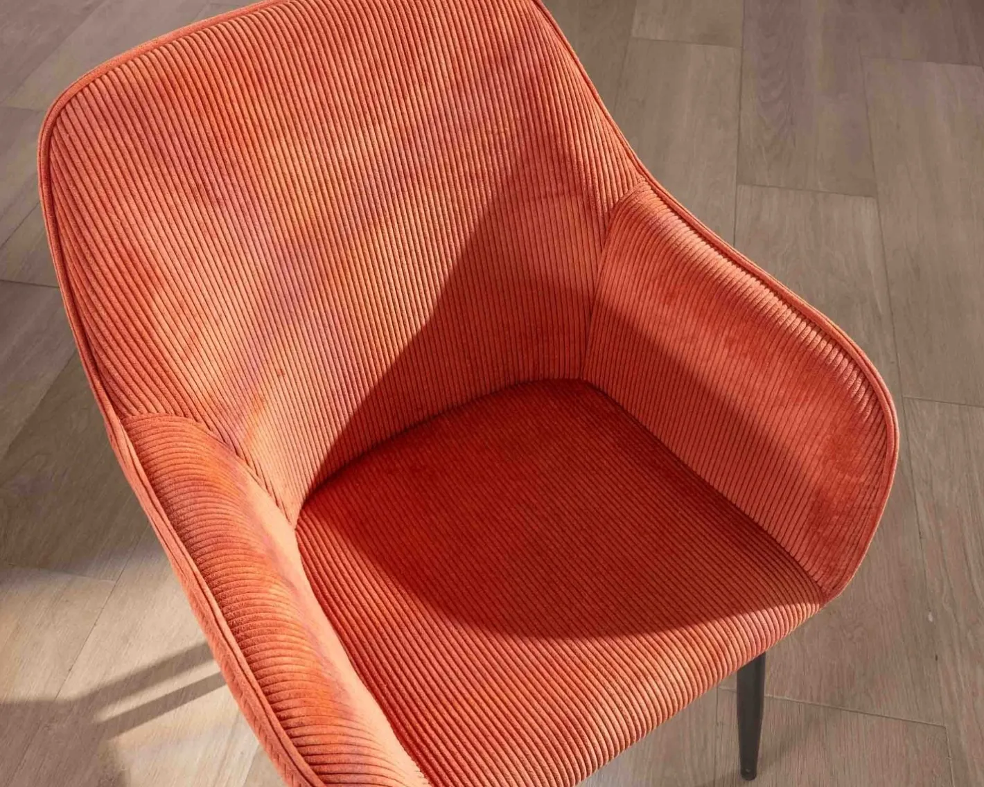 Clearance Chaise avec accoudoirs en velours rouge terracotta et pieds métal noir "Scotty" Chaise
