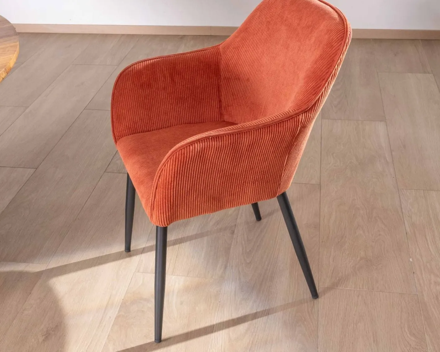 Clearance Chaise avec accoudoirs en velours rouge terracotta et pieds métal noir "Scotty" Chaise