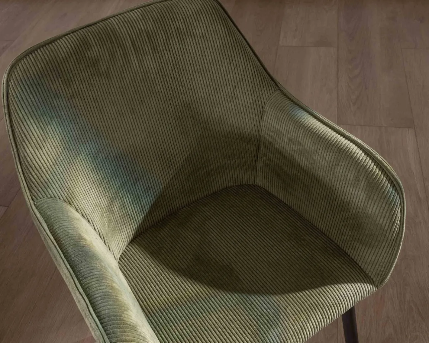 New Chaise contemporaine avec accoudoirs "Scotty" en velours vert kaki et pieds métal noir Chaise