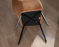 Hot Chaise contemporaine en velours cuivré avec accoudoirs "Scotty" et pieds métal noir Chaise