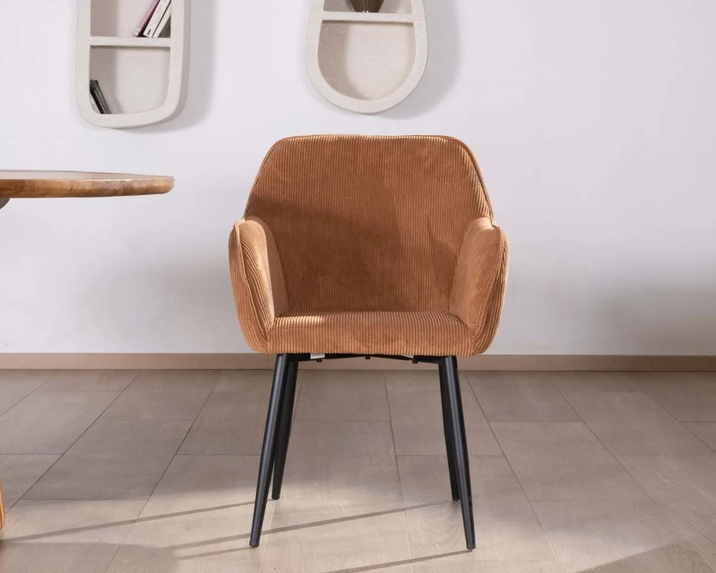 Hot Chaise contemporaine en velours cuivré avec accoudoirs "Scotty" et pieds métal noir Chaise