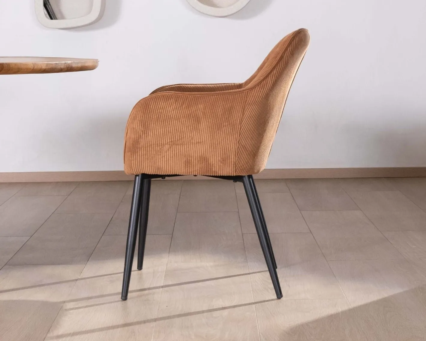 Hot Chaise contemporaine en velours cuivré avec accoudoirs "Scotty" et pieds métal noir Chaise