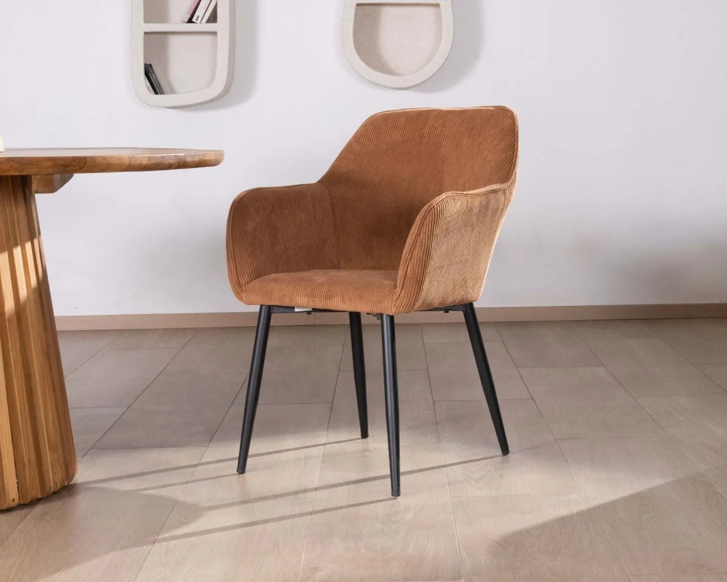 Hot Chaise contemporaine en velours cuivré avec accoudoirs "Scotty" et pieds métal noir Chaise