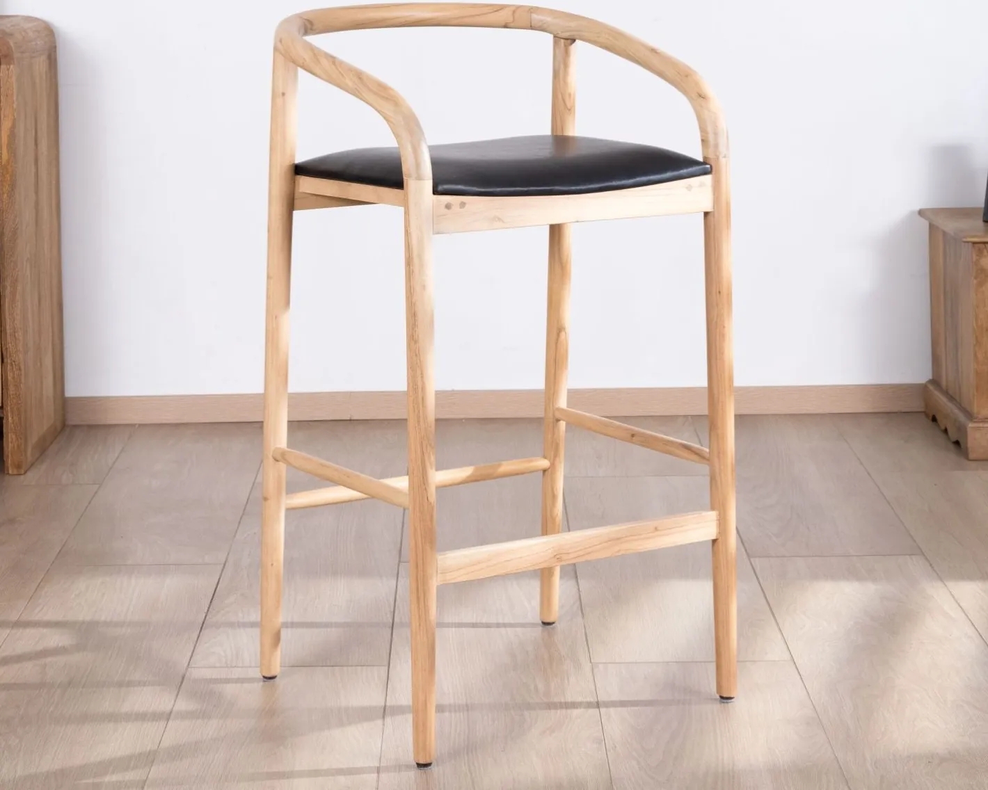 Sale Chaise de bar épurée en acacia naturel et assise PU noir "Vogue" Chaise De Bar