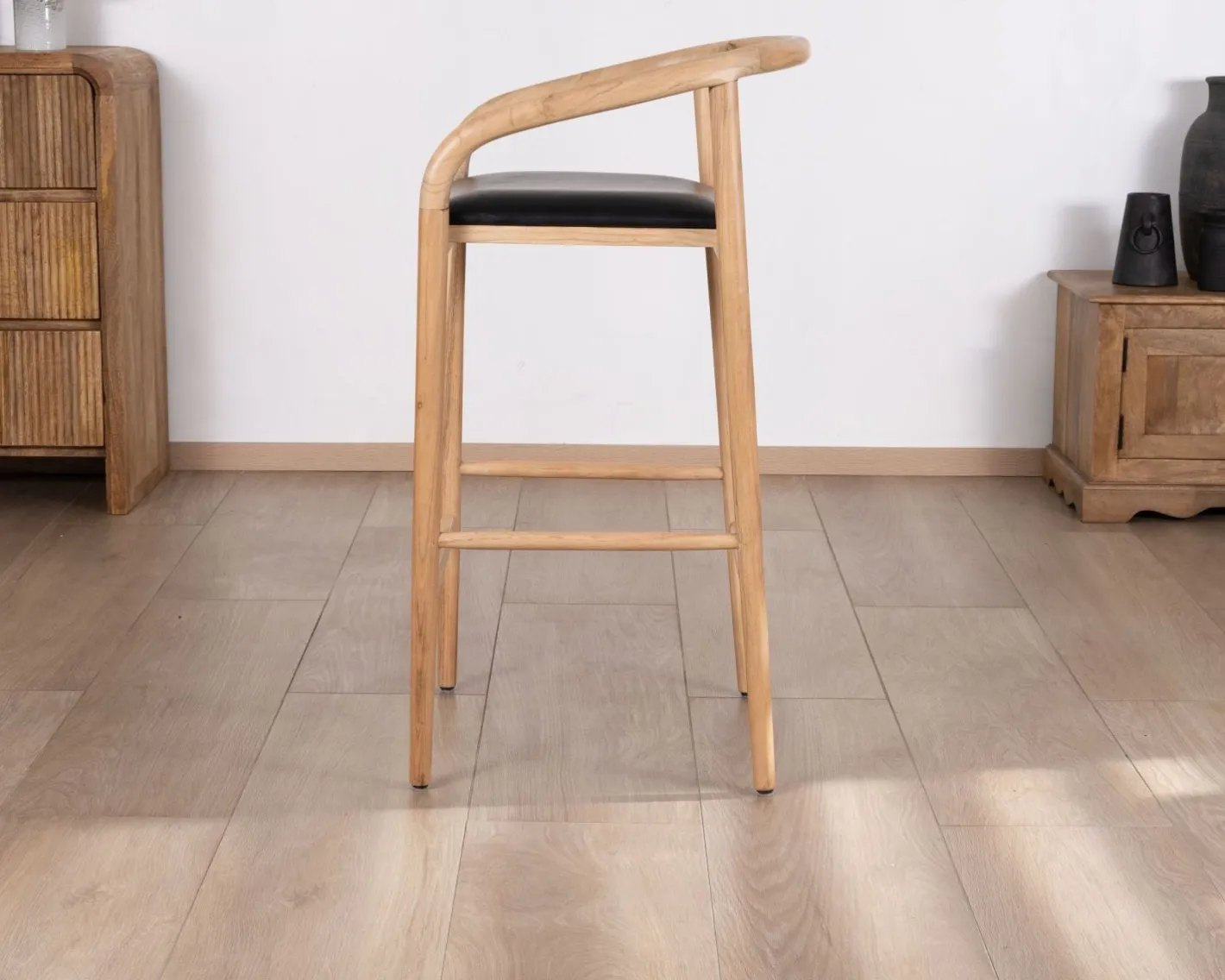 Sale Chaise de bar épurée en acacia naturel et assise PU noir "Vogue" Chaise De Bar