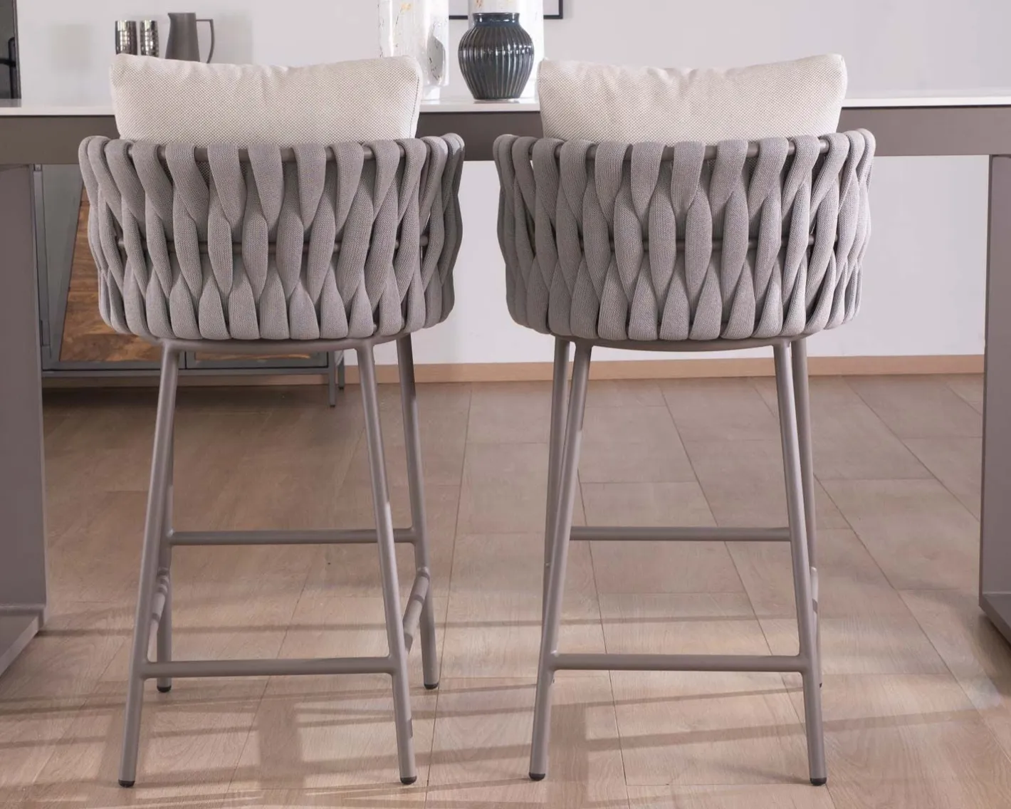 Outlet Chaise de bar ultra chic dossier en tissu tressé gris et pieds aluminium "Chinon" assise 74 cm Chaise De Bar