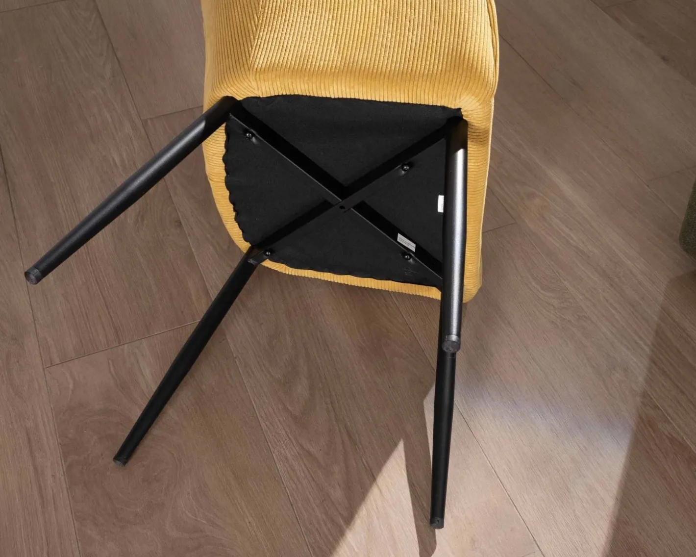 Clearance Chaise de repas avec accoudoirs en velours côtelé jaune "Scotty" et pieds métal noir Chaise