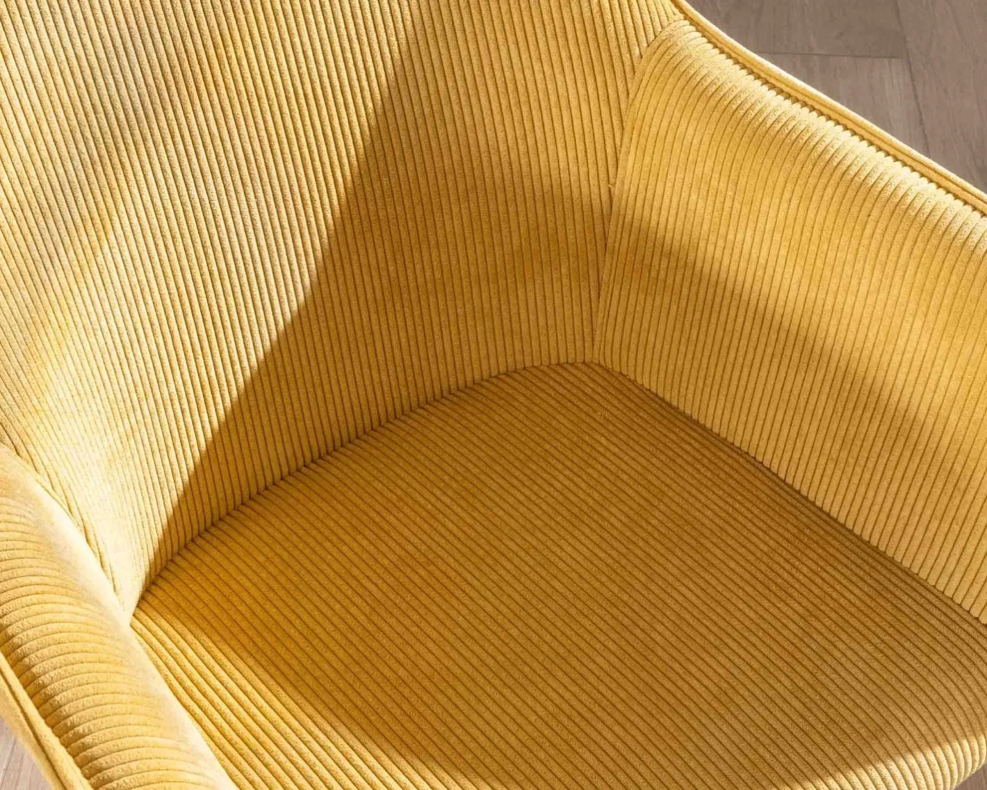 Clearance Chaise de repas avec accoudoirs en velours côtelé jaune "Scotty" et pieds métal noir Chaise