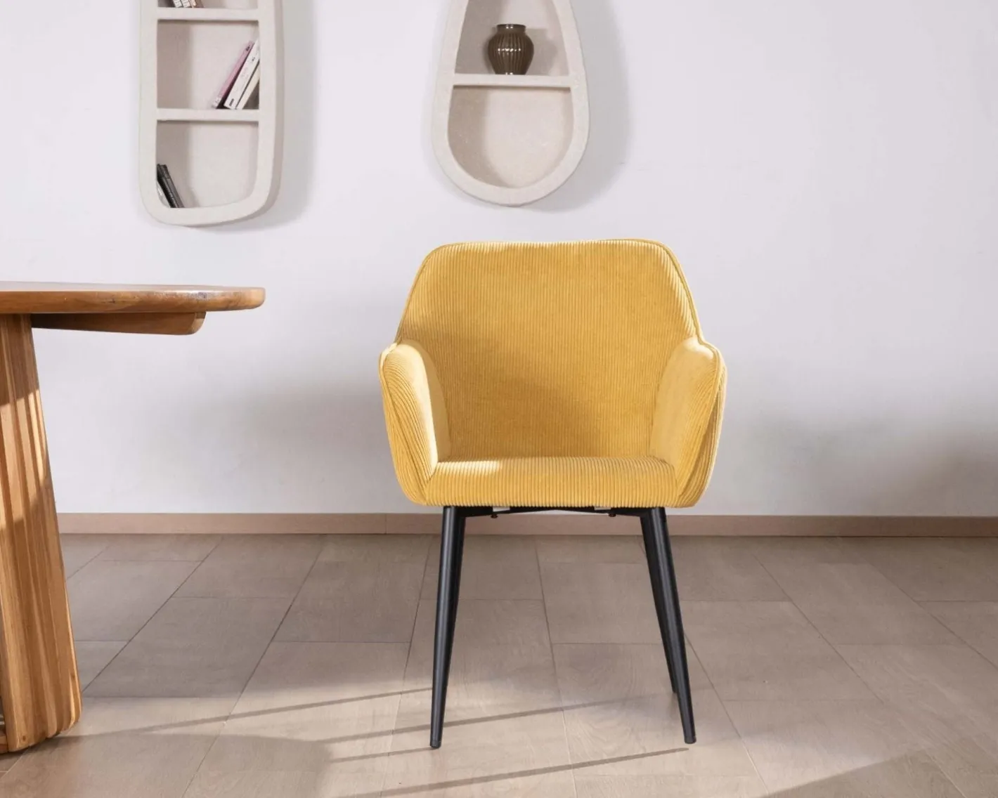 Clearance Chaise de repas avec accoudoirs en velours côtelé jaune "Scotty" et pieds métal noir Chaise