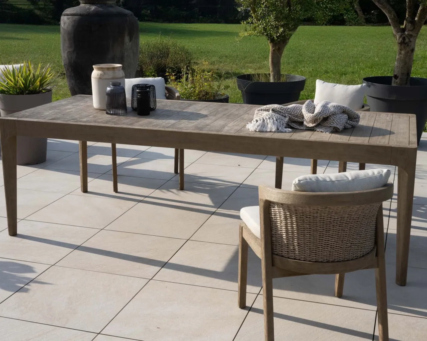Sale Chaise de repas confortable et haut de gamme en teck sablé avec coussins beiges "Vérone" Chaise