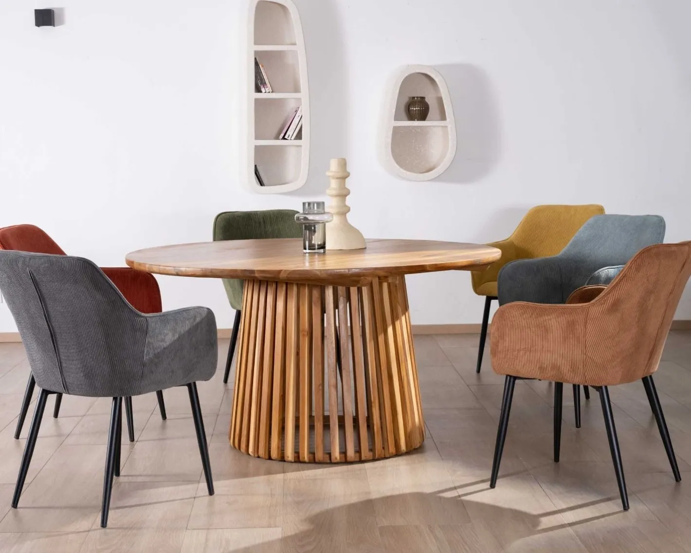 New Chaise de repas contemporaine en tissu velours gris foncé "Scotty" avec accoudoirs et pieds métal noir Chaise