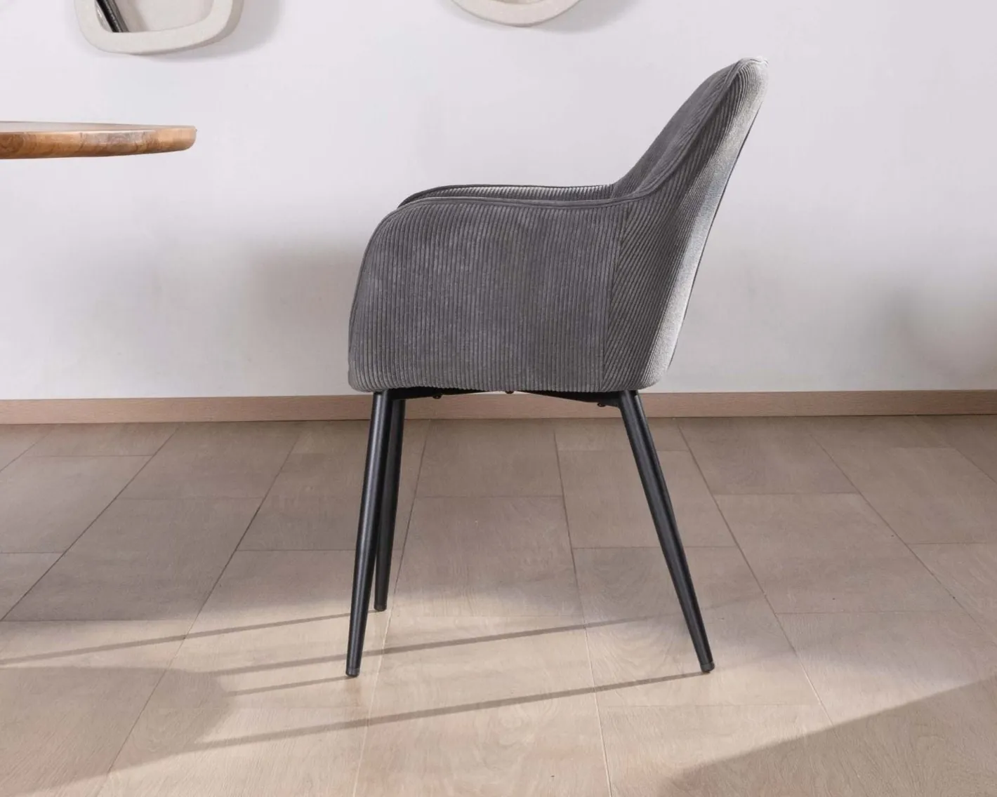 New Chaise de repas contemporaine en tissu velours gris foncé "Scotty" avec accoudoirs et pieds métal noir Chaise