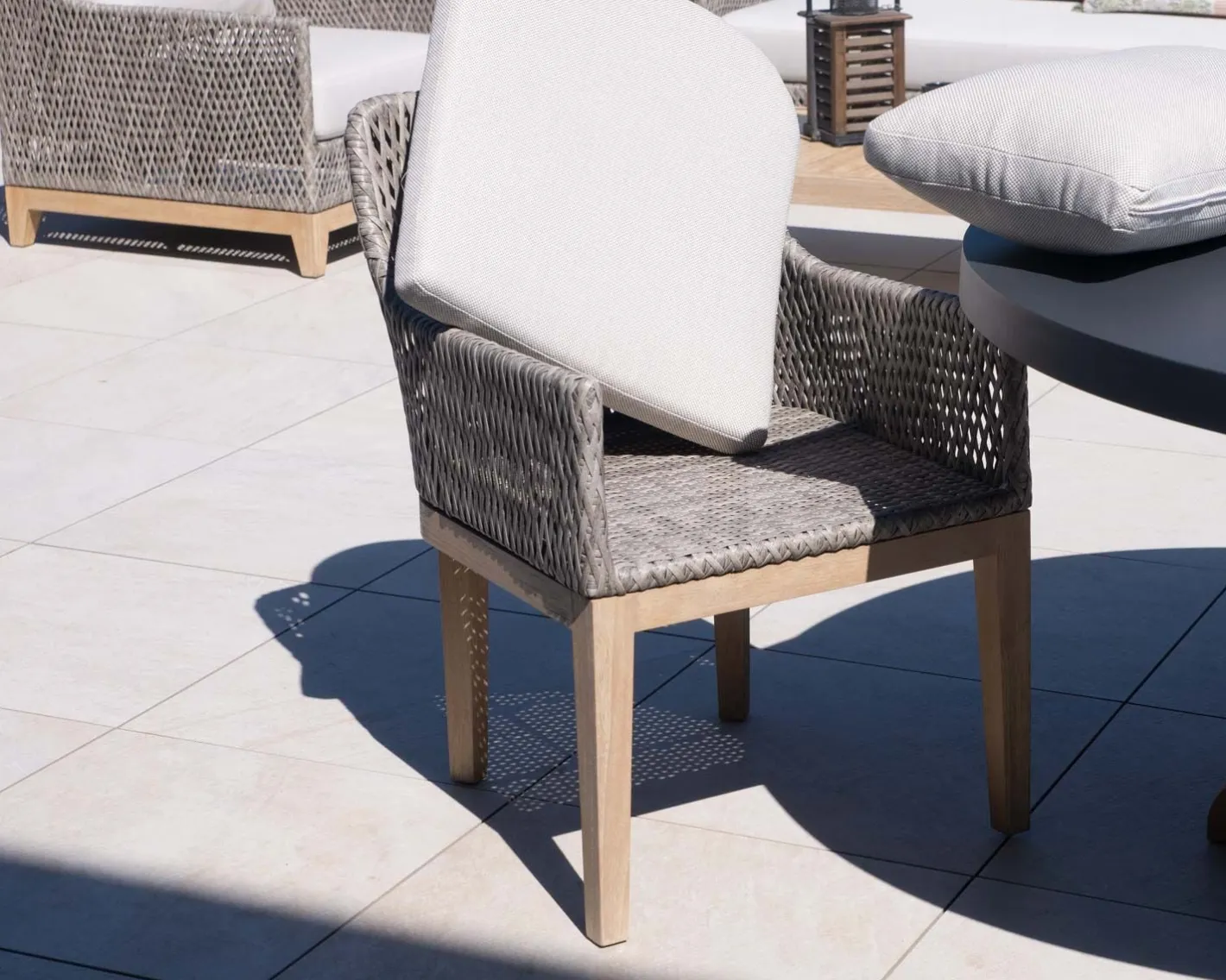 Clearance Chaise d'extérieur haut de gamme tressée en teck et textile chiné "Porticcio" Chaise