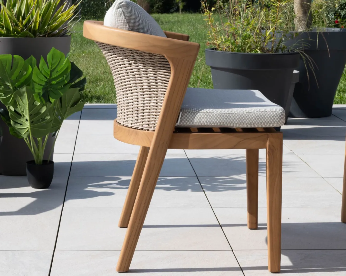 Online Chaise d'extérieur haut de gamme et design en teck avec coussins écru chiné "Venise" Chaise
