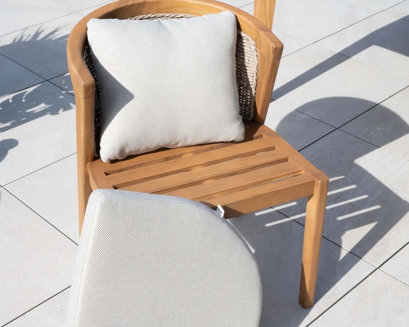 Online Chaise d'extérieur haut de gamme et design en teck avec coussins écru chiné "Venise" Chaise