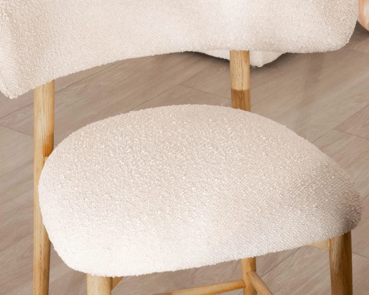 Clearance Chaise haute style scandinave "Isadora" en bois et tissu bouclette Chaise De Bar