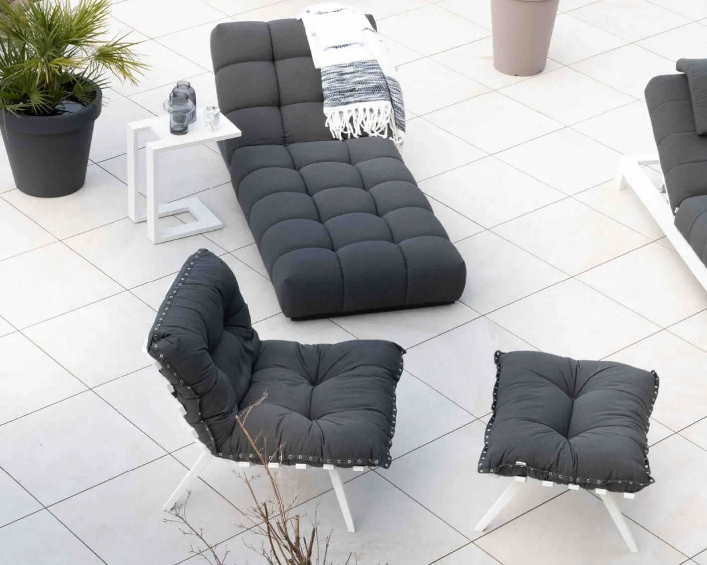Sale Chaise longue haut de gamme en tissu Sunbrella gris foncé "Lazy Beach" Bain De Soleil