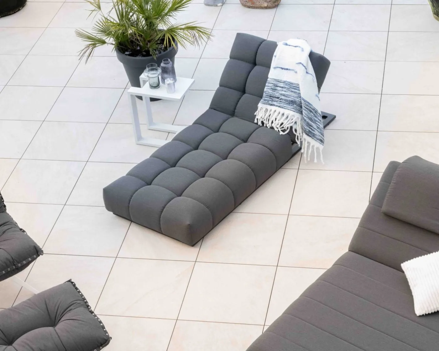 Sale Chaise longue haut de gamme en tissu Sunbrella gris foncé "Lazy Beach" Bain De Soleil