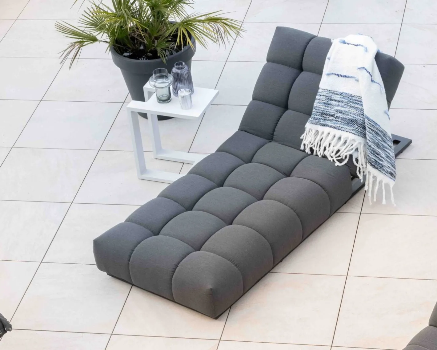 Sale Chaise longue haut de gamme en tissu Sunbrella gris foncé "Lazy Beach" Bain De Soleil